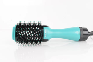 Styling Convenience Redefined with the Alan Truman Blow Brush!
