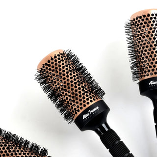 Know your brushes well: Difference between a Round brush and a Paddle brush.